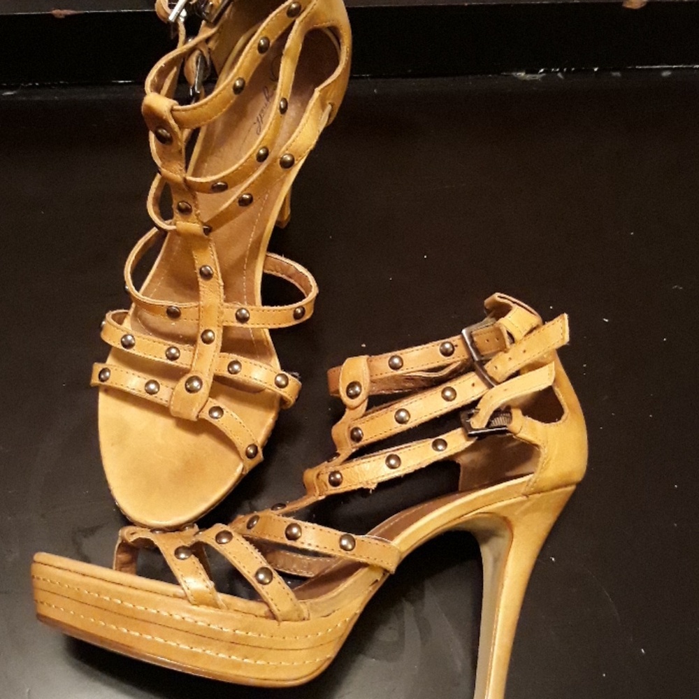 Heels - Picture 3 of 3